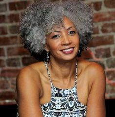 25-New-Grey-Hair-Color-Combinations-For-Black-Women-2